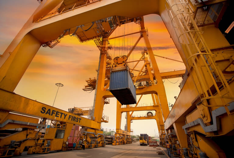 Terminal Portuário - Fornecedora geral de Navios Importação e Exportação de Produtos Marítimos.